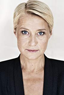 How tall is Trine Dyrholm?